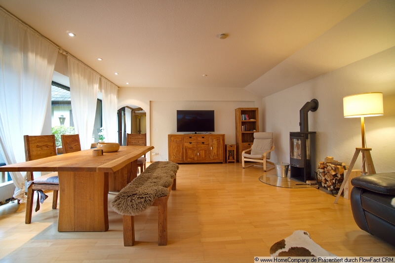 Traumhafte Maisonette-Wohnung mit Terrasse und Teich am Waldrand - Ihr Rückzugsort der Extraklasse!