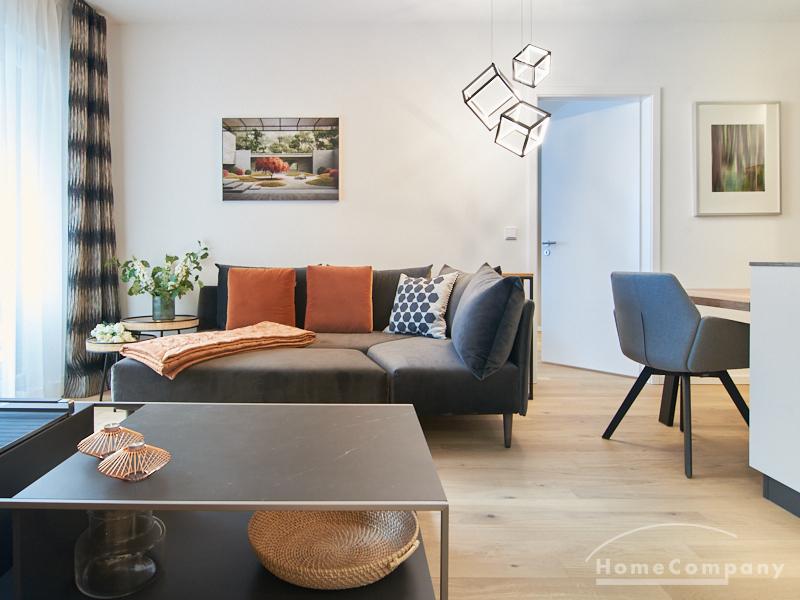 Newly furnished flat with terrace and underground car park - approx. 7 min by car to "Außenalster"