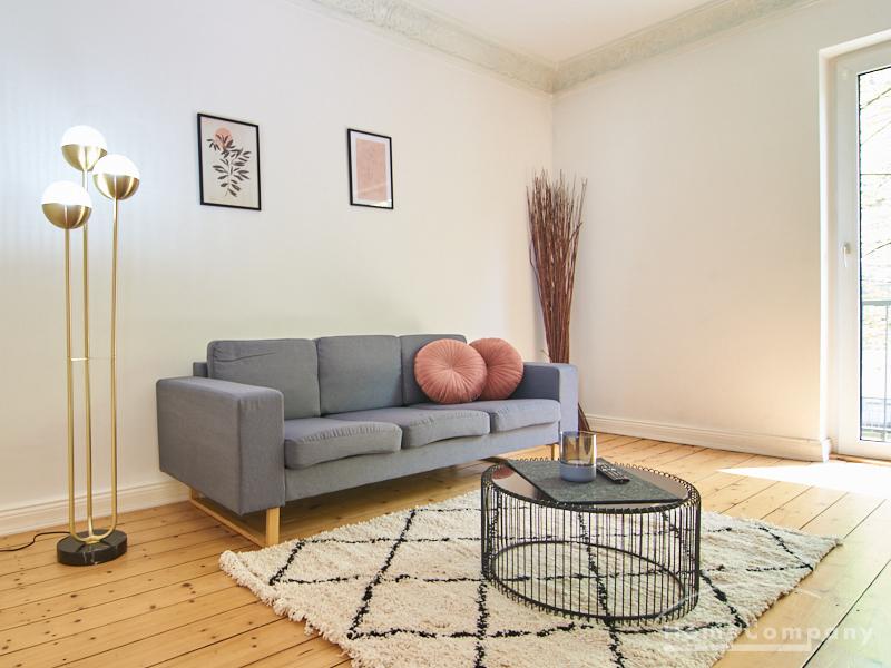 in 2022 renovated and newly furnished flat with two balconies in Eimsbüttel