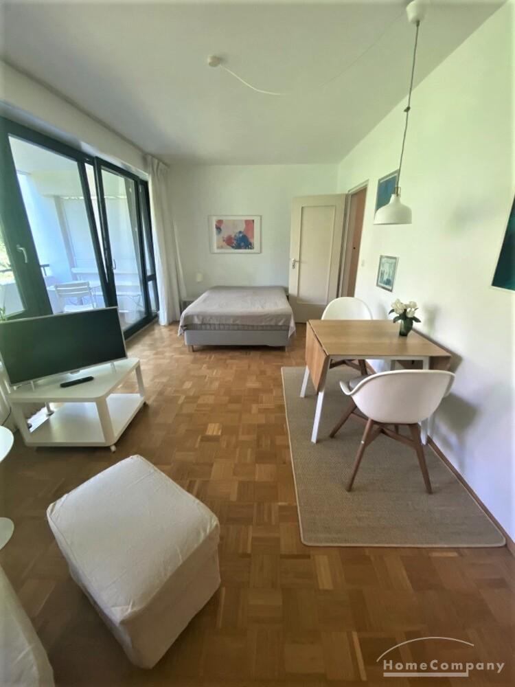 Very sunny, quiet, tastefully furnished apartment with large balcony in Munich- North-Schwabing