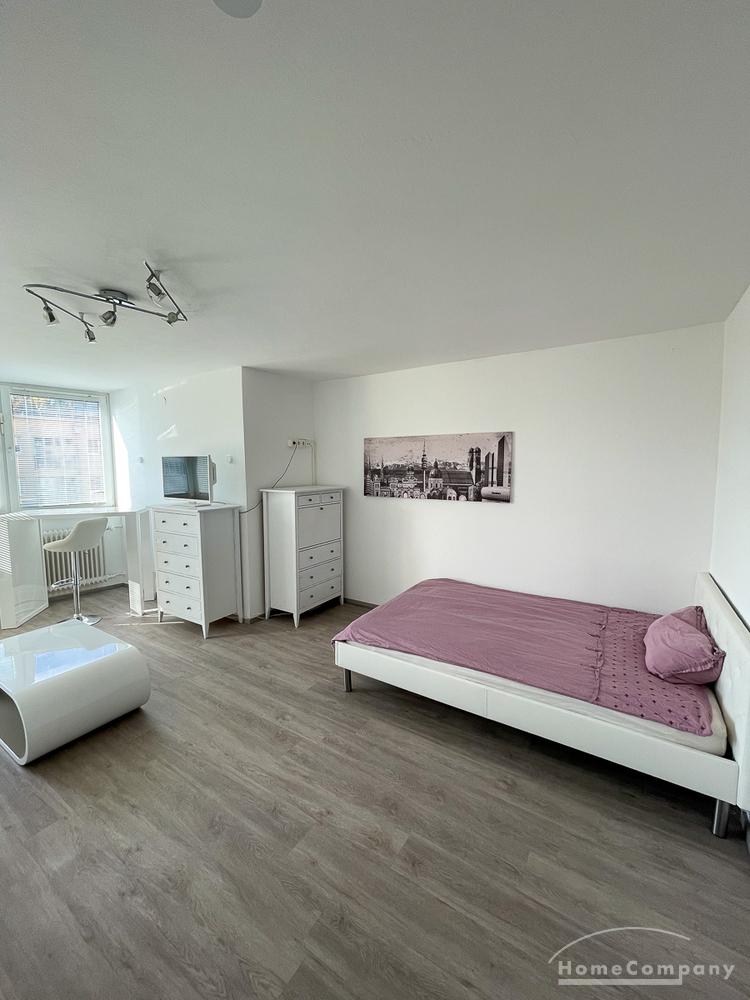 Modern-style furnished 1-room-apartment with balcony in Munich-Westend