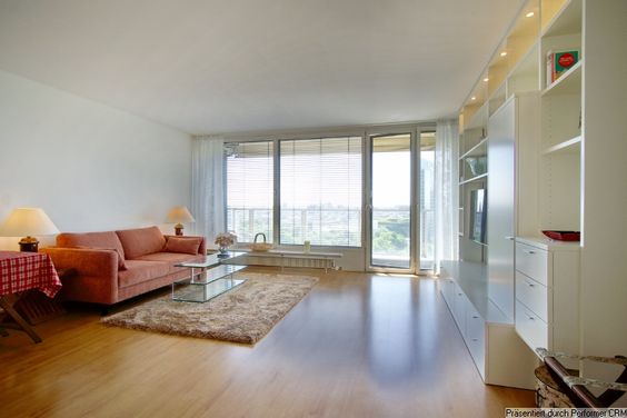 Schöne Apartmentwohnung mit Blick auf die City und auf den Rhein.