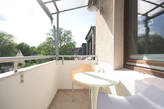 Apartment in Rüttenscheid with high quality fittings, balcony and internet access.