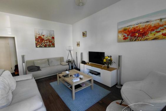 Moderne Wohnung mit Balkon im Zentrum