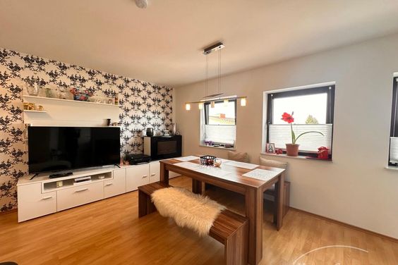 Helle 3,5ZKB Wohnung mit Garten und 2 Parkplätze