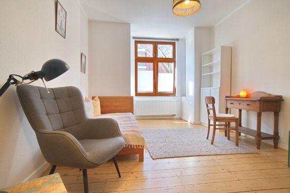 Schöne, großzügige Altbauwohnung mit Balkon und Dielenboden im beliebten Ehrenfeld