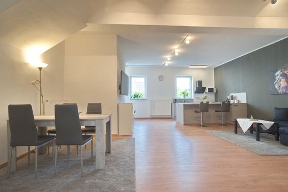 Generously proportioned, fully renovated and furnished apartment, with new bathroom, for your professional stay in the Bochum area