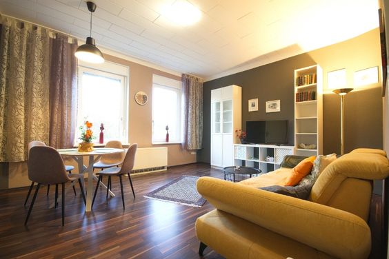 Ruhig gelegene Wohnung mit Internetzugang und Terrassenplatz, sehr gute Parkmöglichkeiten, grüne Umgebung