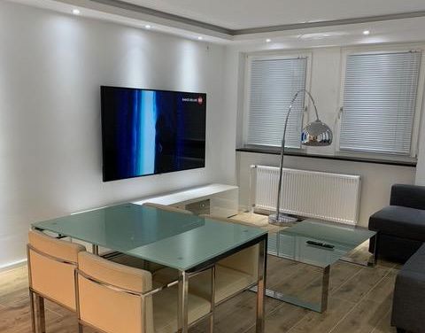 Hochwertig und modern möblierte 3-Zimmer-Wohnung mit Balkon in sehr zentraler Lage