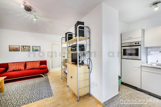 Hübsche möblierte 2-Zimmer-Wohnung mit Balkon in Schwabing