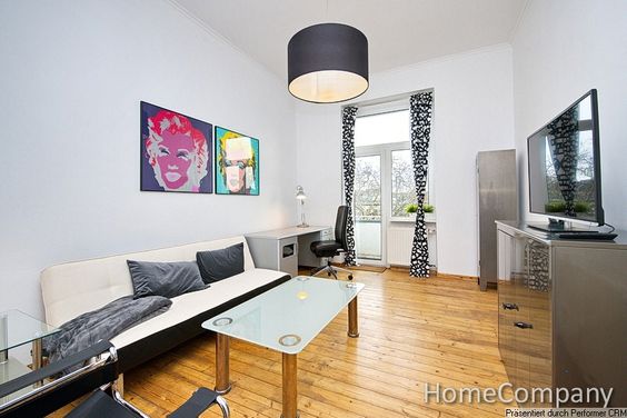 Schöne Altbauwohnung mit 2 Balkonen Nähe Hauptbahnhof in Düsseldorf Friedrichstadt