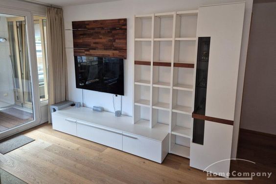 3 Zi.Whg., möbliert, 2. Etage, Balkon, Wohnzimmer, Schlafzimmer, Arbeits bzw. Kinderzimmer, Tiefgarageneinstellplatz.