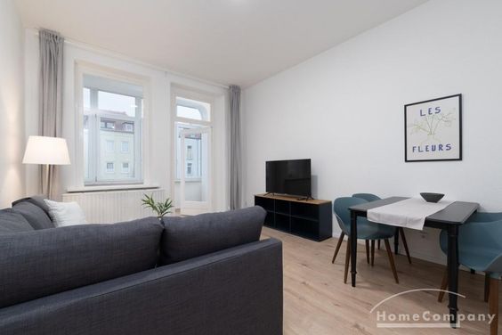 Schöne 3 Zi.-Wohnung mit Loggia im 2. OG einen Mehrfamilienhauses in Uni-Nähe.