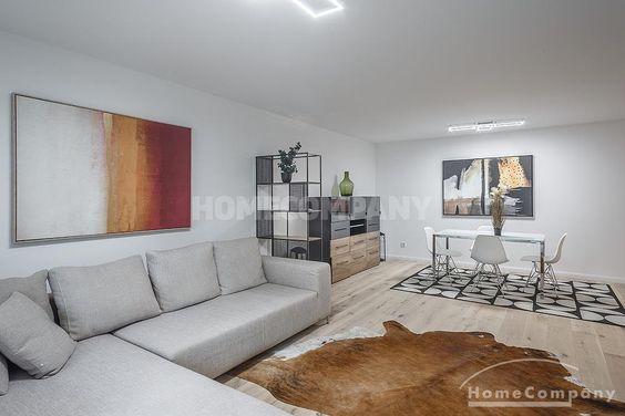 Modern möblierte 4-Zimmer-Wohnung mit Balkon in Schwabing