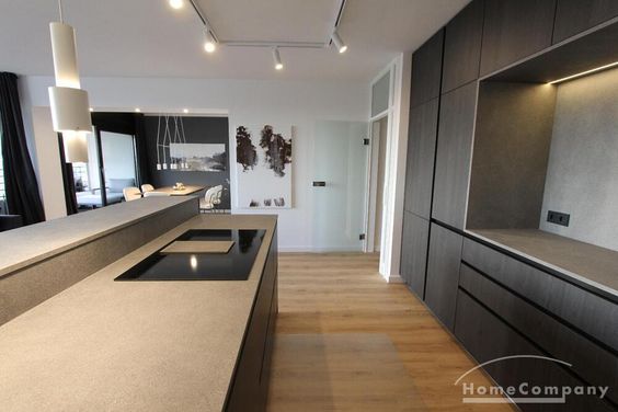 4-Zimmer Luxuswohnung mit Panoramablick bis ins Siebengebirgemit Schwimmbad und Sauna im Haus.