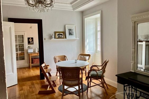 Helle, hochwertige und vollmöblierte Wohnung am Staden