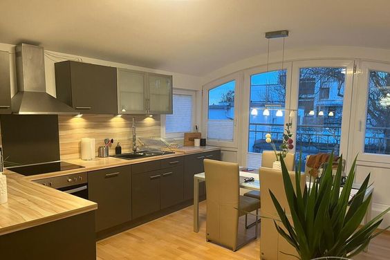 Modern möblierte 3-Zimmer-Wohnung mit Balkon in Sendling