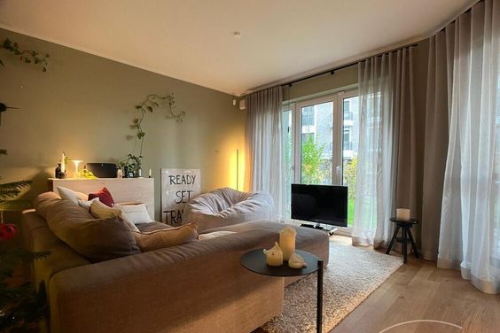 ***Sachsenhausen(8072343)Am Henninger Turm, Voll möblierte Neubauwohnung mit Privatgarten & Tiefgaragenstellplatz