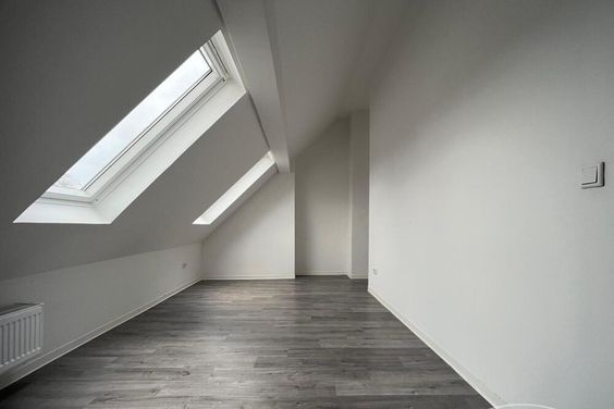 Rödelheim (8072325) Ausgebaute Dachgeschossetagenwohnung mit Skylineblick “Das Haus im Haus”