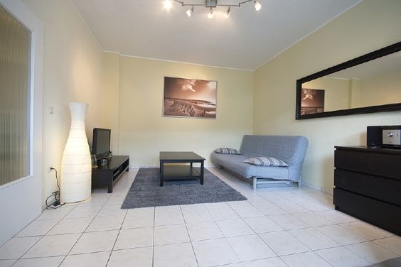 Modernes Wohnen im attraktiven Rüttenscheid: Helles Apartment mit Balkon und Gartenblick, ruhige Seitenstraße, 2 Minuten zur U-Bahn und zur RÜ