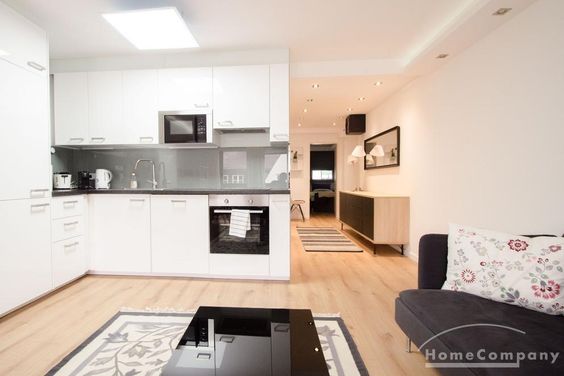 ***Modern möblierte 4-Zimmer-Wohnung mit Balkon in sehr zentraler Lage