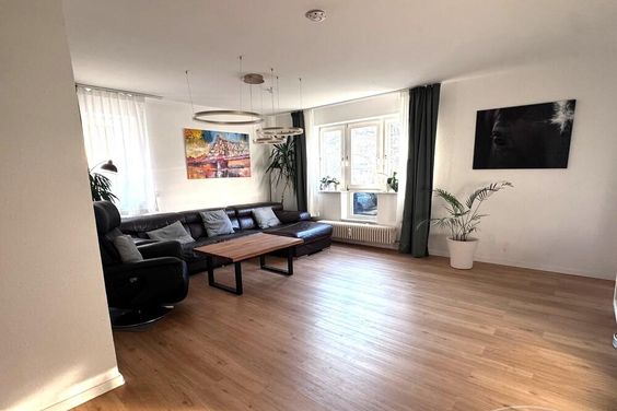Möbliert/Furnished 3-Zimmer-Wohnung in Dresden-Blasewitz mit 2 Balkonen max. 4 Personen