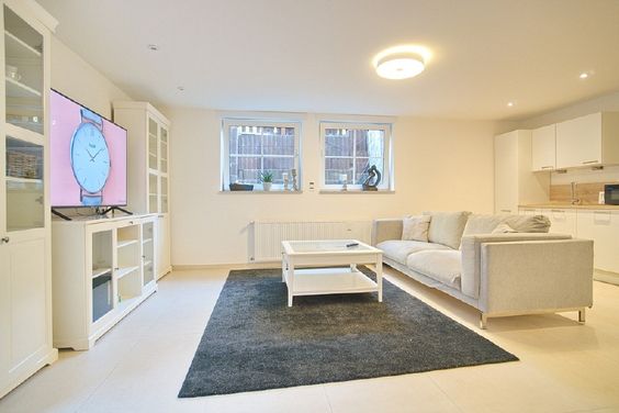 Top-sanierte und komfortabel ausgestattete Souterrainwohnung mit Terrasse in sehr guter Wohnlage