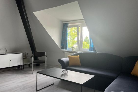 Fechenheim (8070499) modern eingerichtete Dachwohnung