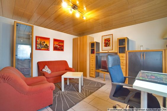 Hell und gemütlich eingerichtete Wohnung mit Terrasse und Garten in einem Zweifamilienbungalow.