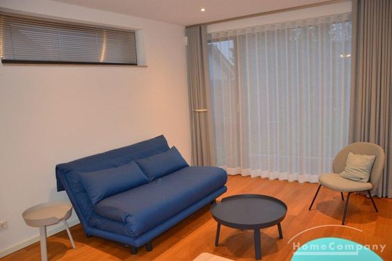 Sehr schöne, komfortable 2 Zi.- Einliegerwohung, über 2 Etagen, komplett möbliert. PKW-Stellplatz vor dem Haus.