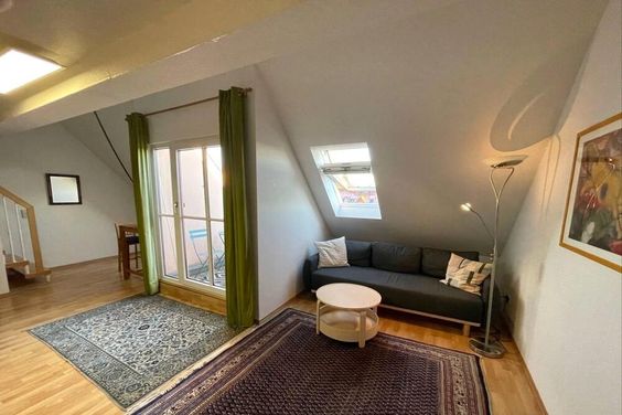 Möbliert/Furnished Maisonette-Apartment mit Dachterrasse in Dresden-Seidnitz max. 3 Personen