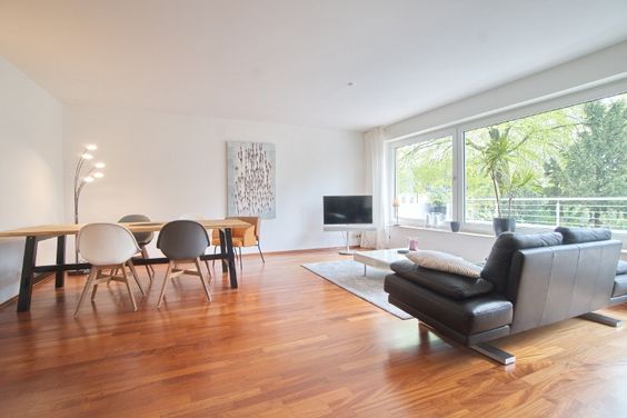 Homely, generously proportioned apartment in excellent residential area. High quality fittings and furnishings throughout plus balcony terrace with view of the garden