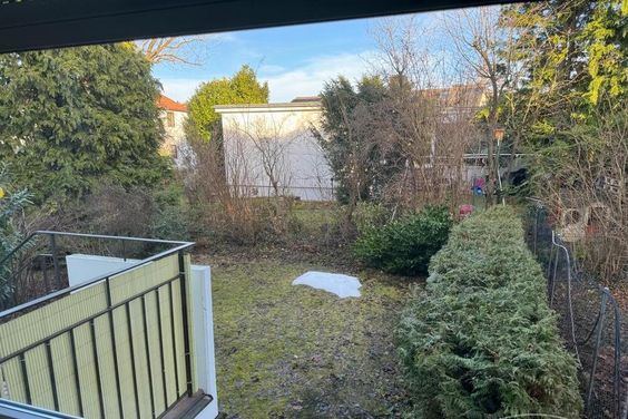 Möblierte 3-Zimmer-Wohnung in Moosach mit Garten