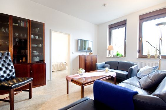 Großzügige 3-Raum Wohnung mit Internetzugang, ideal für zwei Firmenangehörige
