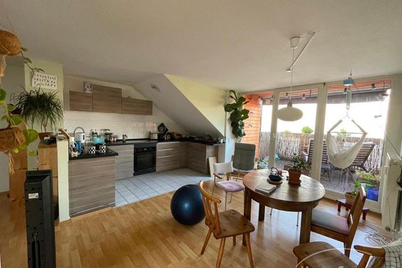 27524 HomeCompany Dresden Möbliert/Furnished 3-Zimmer Maisonette in Dresden-Neustadt max. 4 Personen verfügbar ab 01.03.2025