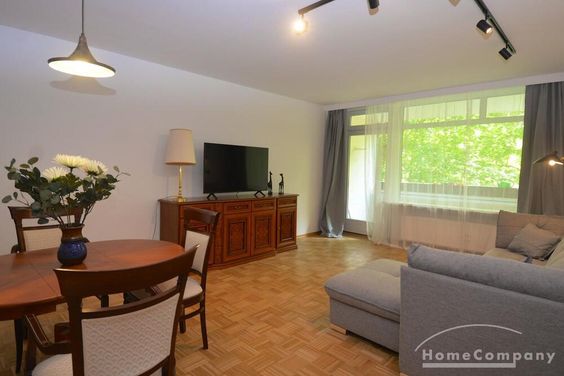 Sehr große 2 Zimmer Wohnung in Westend mit Balkon