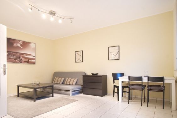 Wohnen im attraktiven Rüttenscheid: Helles Apartment mit Balkon und Gartenblick, ruhige Seitenstraße, 2 Minuten zur U-Bahn und zur RÜ