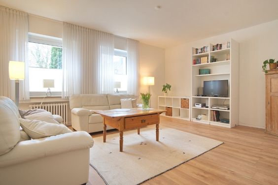 Sehr schöne, großzügige Wohnung mit 2 Schlafzimmern und Balkon, gute Ausstattung