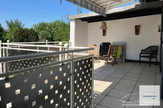 Lichtdurchflutete, freundlich möblierte 3-Zimmer-Wohnung mit Dachterrasse