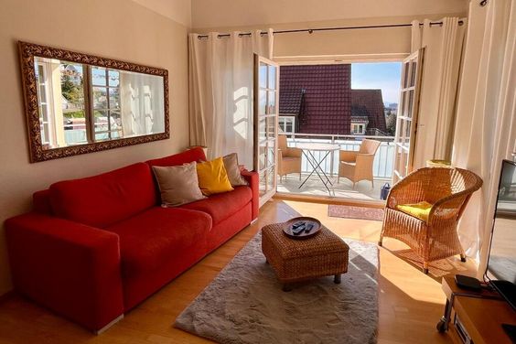 Freundlich möblierte Maisonette mit 2 Balkonen & wunderschönem Blick auf die Vogesen in toller Lage von Herdern für 3 Monate