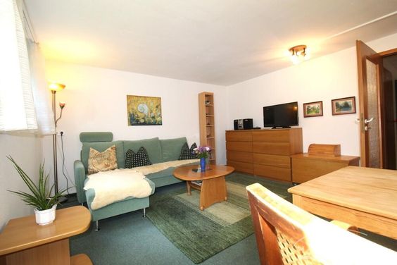 Möbliert/Furnished 2-Zimmer Souterrain Apartment in Dresden – Leubnitz/Neuostra max. 1 Person