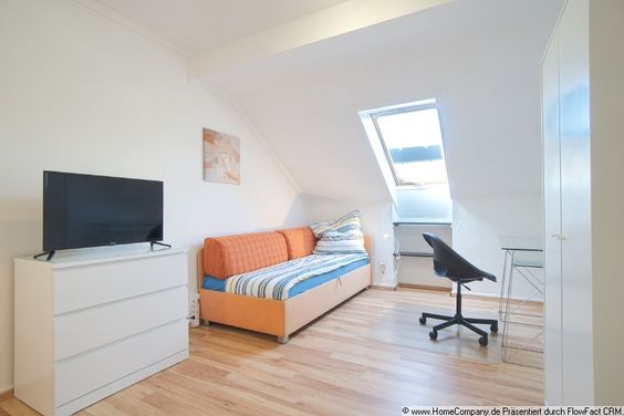 City Süd, 5 Fußminuten zur Fußgängerzone: möbliertes WG-Zimmer mit Küchen-Badmitbenutzung