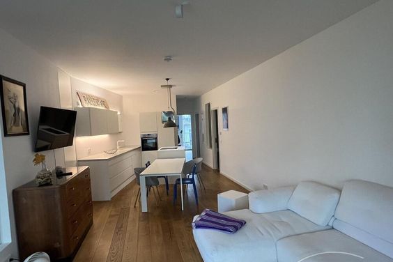 Helle, möblierte 3-Zimmer-Wohnung mit zwei Balkonen im Herzen von Berlin-Mitte