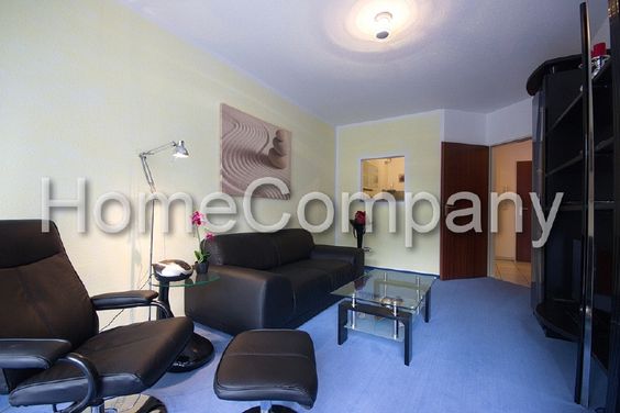 Modern eingerichtete Wohnung mit großem Balkon, direkte Nähe zur U 35, KFZ-Stellplatz möglich