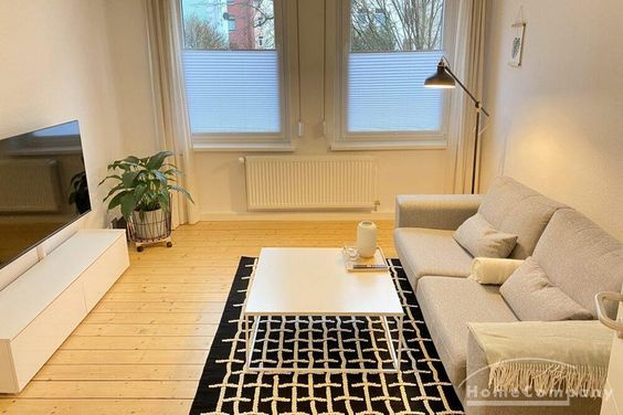 Schöne, neu eingerichtete 2 Zi.-Wohnung, 2. OG.