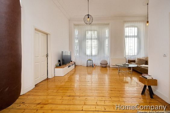 Verfügbar bis 31.08.2026! Stylische Altbauwohnung mit Balkon im Zentrum von Düsseldorf