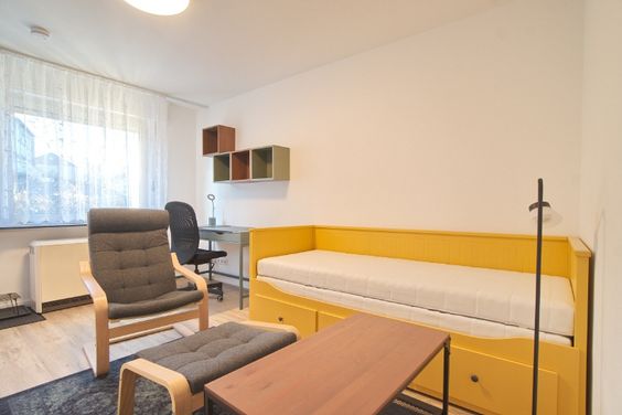 Frisch saniert (2025): Helle Wohnung mit kompletter Möblierung und Waschmaschine in gutem Wohnumfeld, W-LAN möglich