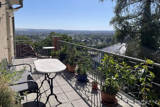 Möbliert/Furnished 1,5 Zimmer Apartment mit Dachterrasse in Dresden-Loschwitz max. 2 Personen