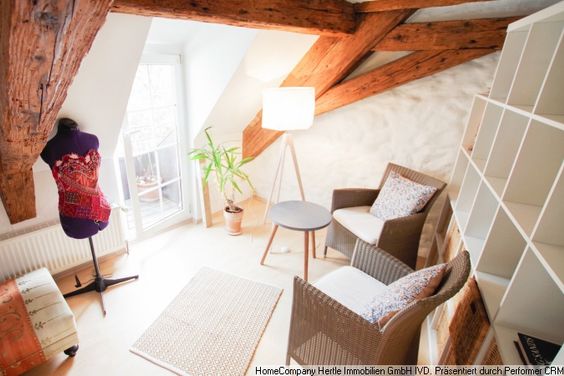 Gemütlich möblierte Maisonette mit Balkönchen für 3-.12 Monate in der Altstadt