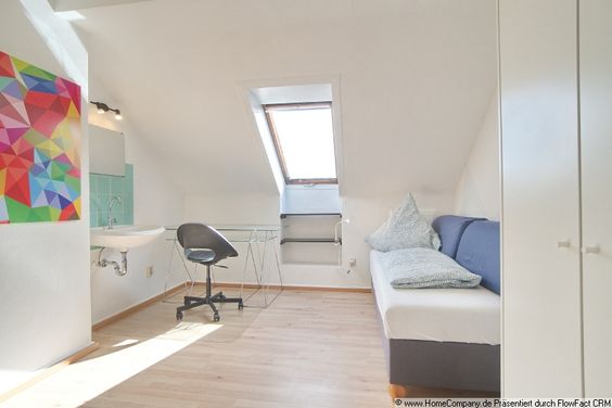 Gut möbliertes Zimmer mit Küchen- und Badbenutzung, zentrale Lage